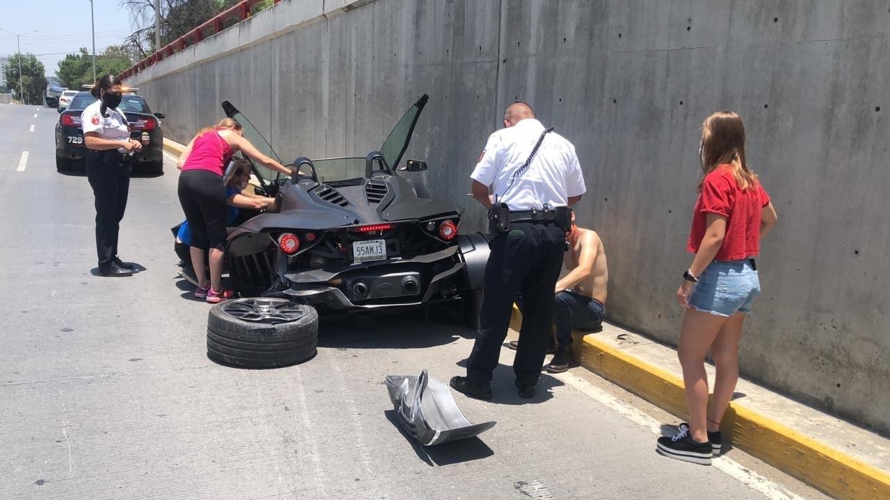 Conductor choca auto deportivo valuado en 3.4 mdp en San Pedro