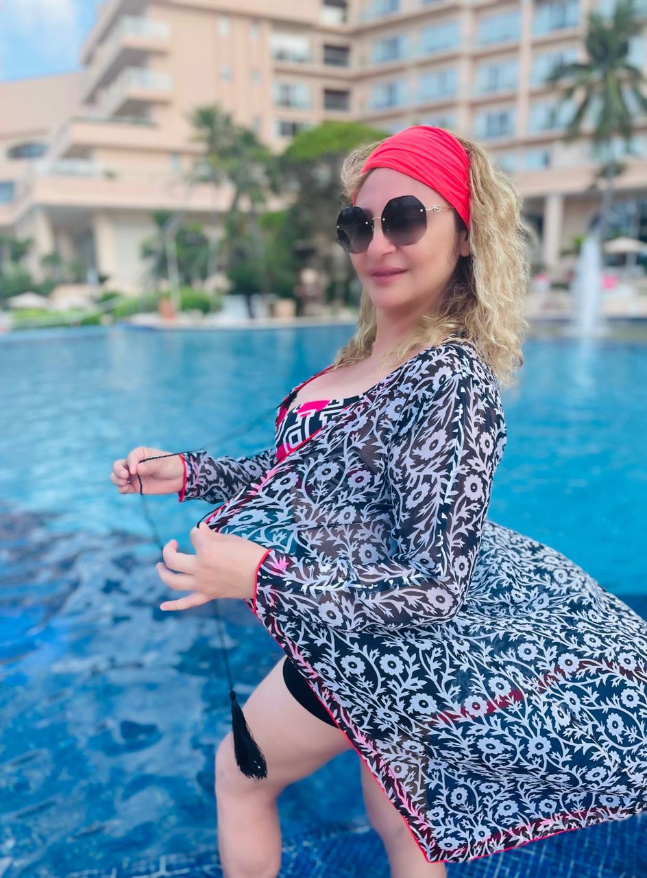 Ludivinita con una expresión enigmática y atractiva